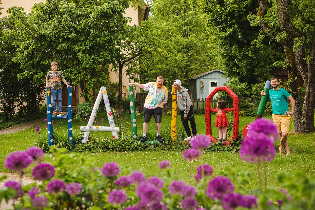 Die Kinderdörfer freuen sich auf Ihren Besuch.